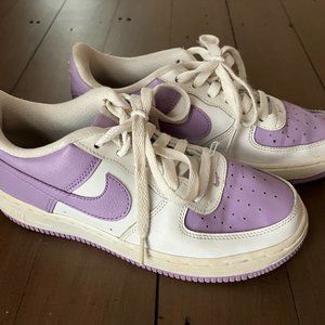 4.5 Youth 6/6.5 Women’s White and Purple Nike Air Force Sneaker